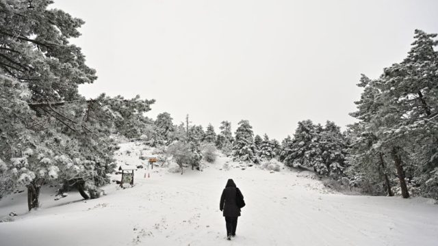 Νέο έκτακτο δελτίο της ΕΜΥ: Πολικές θερμοκρασίες και νέο κύμα χιονιά – Πού θα το «στρώσει»