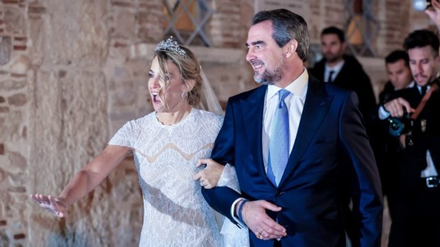 «Κράξιμο» στο Χ για τον γάμο Χρυσής- Νικολάου: «Σε γάμο στη Δημητσάνα οι τριτοξάδερφες πιο κομψές είναι»