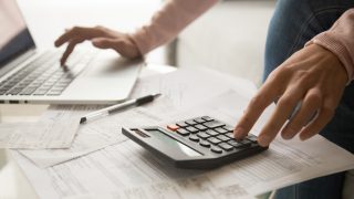 Χρέη στο Δημόσιο: Πώς θα ρυθμίσετε τις οφειλές σας σε 120 δόσεις – Η προθεσμία για τις αιτήσεις