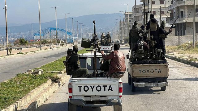 Συρία: Κόλαση του Δάντη με πάνω από 1.300 νεκρούς – Πτώματα στη μέση του δρόμου (video)