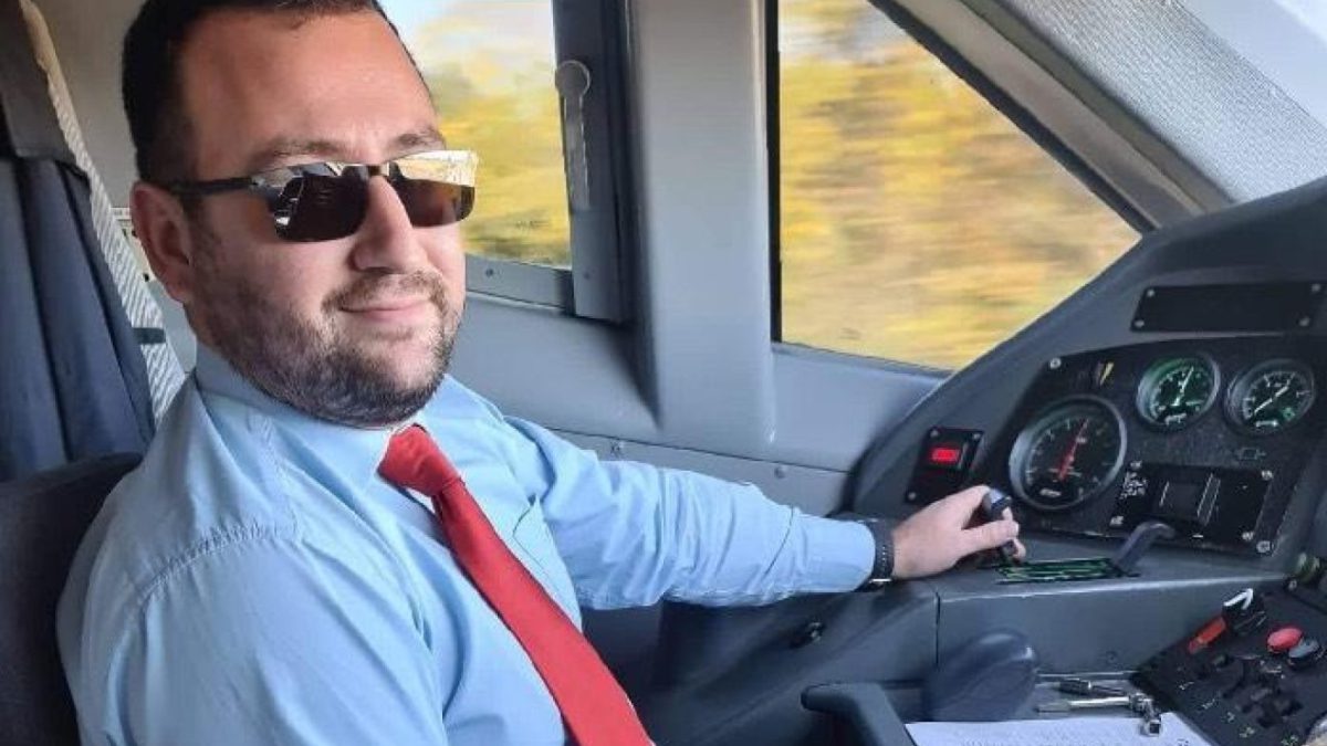 Τέμπη: «Τα σώματα των παιδιών είναι τα μόνα άκαυτα, άκαπνα, ακέραια» – Συγκλονίζει η μητέρα του Δημήτρη Μασσαλή