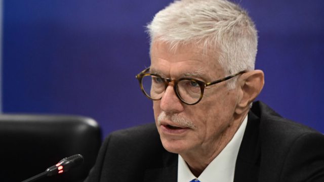 Η βραχύβια θητεία του Δοξιάδη, τα καλά και τα κακά μαντάτα του Γκρίνμπεργκ και η Alpha Bank