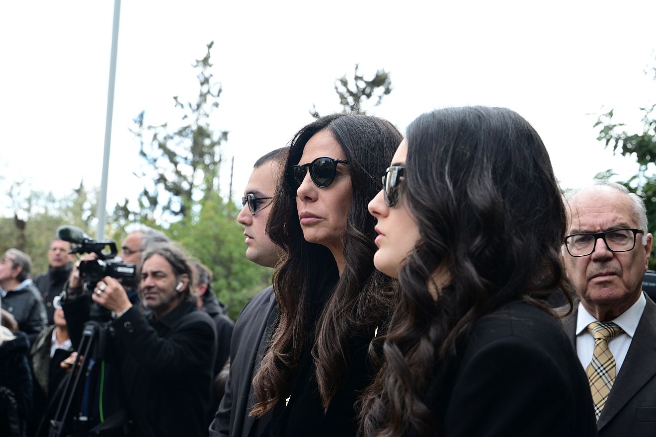 Εύη Βατίδου: Ξέσπασε μετά την αποκάλυψη για τη σχέση με τον γιο της – «Προς τις γνωστές καρικατούρες…»