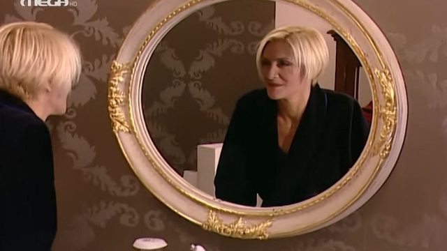 Δεν ήταν «κακιασμένη» μόνο στα «Εγκλήματα»: Ο ρόλος της Καίτης Κωνσταντίνου στο «Κόκκινο Δωμάτιο» ήταν ανάλογος της «Σωσώς»