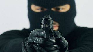 Μύστης: Τύπος λήστεψε τράπεζα για να πάει φυλακή και να γλιτώσει από τη γυναίκα του