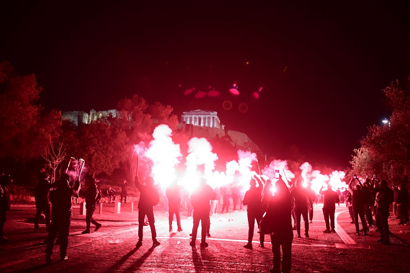 100 χρόνια Ολυμπιακός: Πανικός σε Πασαλιμάνι και κάτω από την Ακρόπολη!