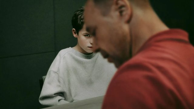 Adolecence: Ο «Τζέιμι» αποκάλυψε τις 10 λέξεις που του είπε ο «πατέρας» του για να είναι θυμωμένος στις σκηνές