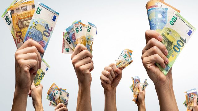 Συντάξεις Απριλίου: Νωρίτερα οι καταβολές – Πότε θα μπουν τα χρήματα στους λογαριασμούς