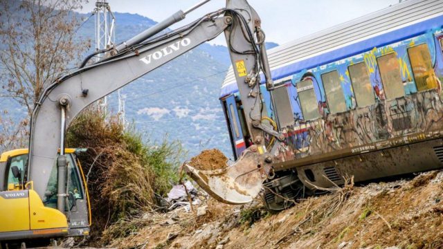 Απίστευτο κι όμως… αληθινό: Αναβάθμισαν τον εισαγγελέα που μηνύθηκε για το μπάζωμα στα Τέμπη