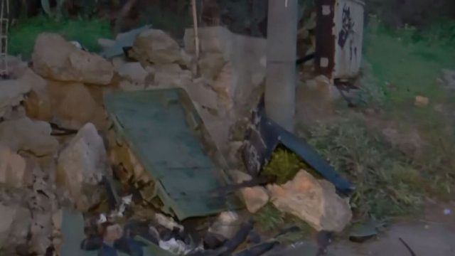 Τροχαίο στη Βάρη: 22 χρονών ο νεκρός, συνομήλικός του ο τραυματίας – Το αυτοκίνητο έπεσε πάνω σε τοίχο