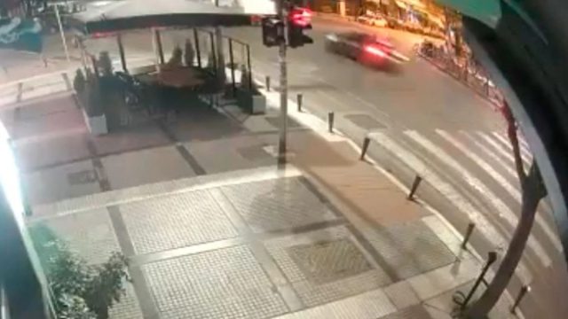 Νέο κρούσμα με μεθυσμένη γυναίκα οδηγό: Η στιγμή που το αυτοκίνητό της πέτει πάνω σε αγροτικό στη Θεσσαλονίκη – Δεν είχε καν δίπλωμα (video)
