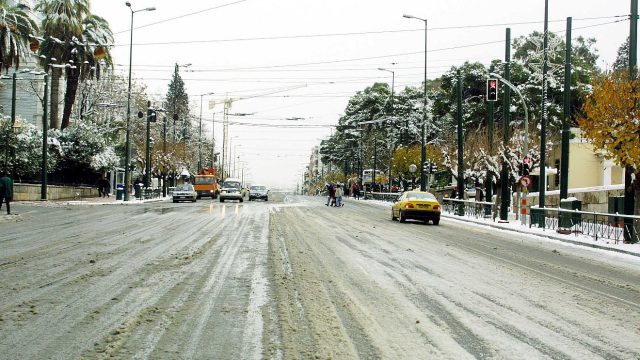 Καιρός: Πόσες φορές έχει χιονίσει Μάρτιο στην Αθήνα; Το ιστορικό 1987 που το «έστρωσε» 8 φορές μέσα στον μήνα