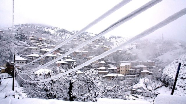 Απίστευτο: Χιονίζει Μάρτη μήνα!