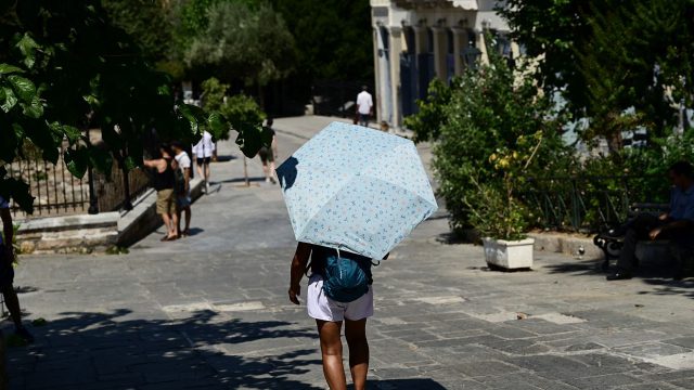 Καιρός: Σπάει κάθε ρεκόρ η θερμοκρασία για μέσα Μαρτίου στην Αθήνα – Σε ποιες περιοχές θα φλερτάρει ο υδράργυρος με 30 βαθμούς