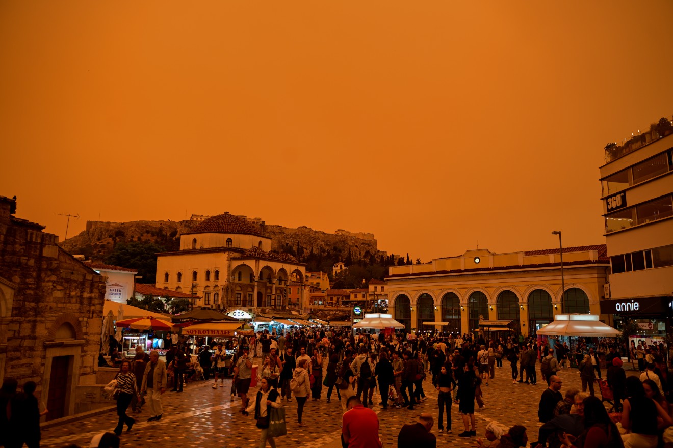 Μετά την ηλιοφάνεια του Πάσχα, ο καιρός «εκδικείται» – Δείτε πού θα φτάσει το θερμόμετρο στους 25 βαθμούς με σκόνη-θρίλερ!