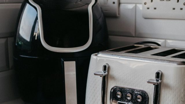 Air fryer στην «πένα»: Το viral κόλπο του Tik Tok που θα σας λύσει τα χέρια