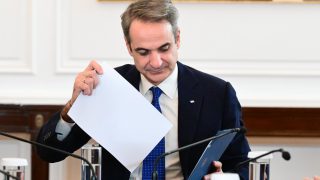 Τα μηνύματα του ανασχηματισμού: Οι 3+1 βασικοί που έμειναν εκτός κυβέρνησης και οι επιδιώξεις Μητσοτάκη
