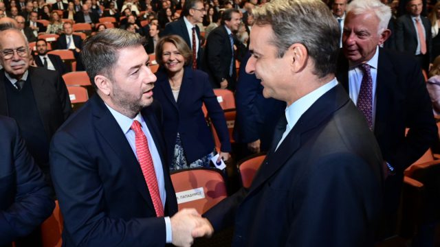 «Βέλη» του ΠΑΣΟΚ σε Μητσοτάκη: «Παραμένει αμετανόητος και επικίνδυνος»