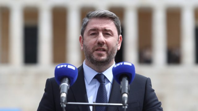 Ένα έντονο Σαββατοκύριακο: Το ΠΑΣΟΚ που έγινε… γαλατικό χωριό και οι πρωτοβουλίες εντός ΝΔ