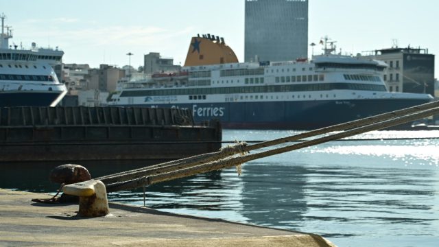 Απαγορευτικό απόπλου από Πειραιά και Ραφήνα λόγω λυσσαλέων ανέμων – Έως και 9 μποφόρ