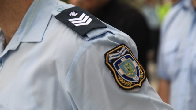 Σε δύσκολη θέση η κυβέρνηση για τους ένστολους: «Ο νόμος 4472 μιλάει για ενιαίο αδιαίρετο μισθολόγιο»