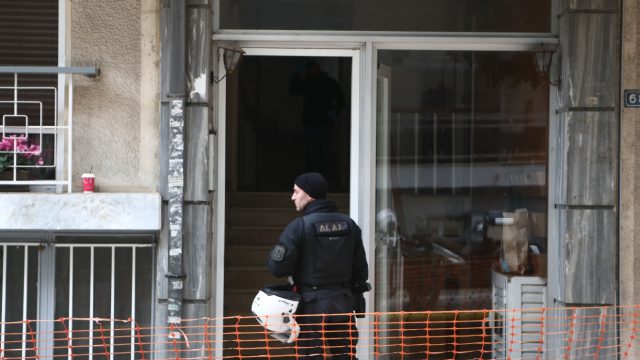 Συναγερμός στο κέντρο της Αθήνας για ύποπτο αντικείμενο – Στη Βουκουρεστίου τα ΤΕΕΜ