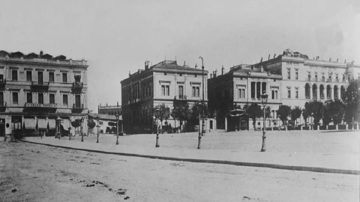 Κουίζ για την παλιά Αθήνα: Μπορείς να αναγνωρίσεις την πλατεία της φωτογραφίας;