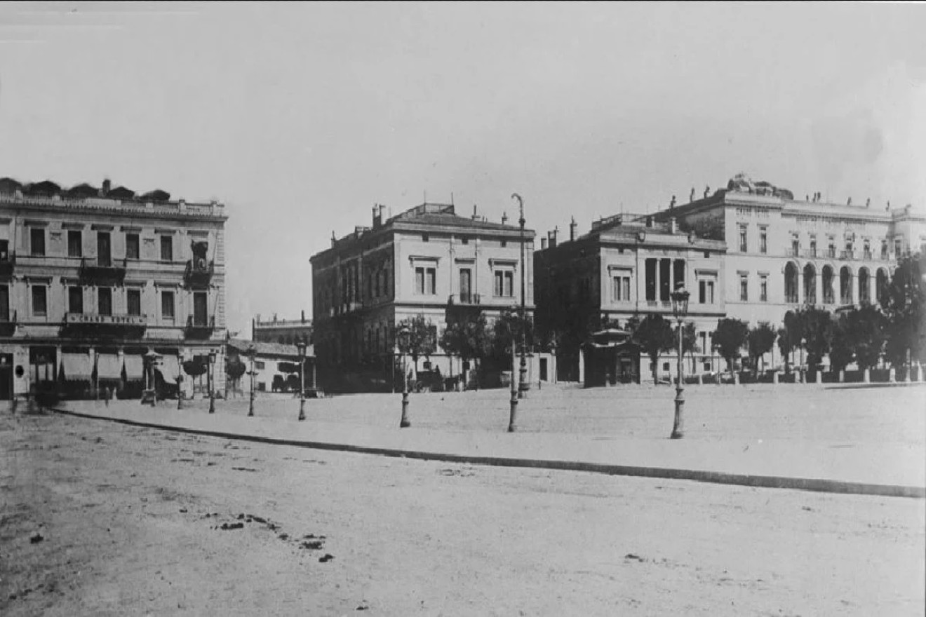 Κουίζ για την παλιά Αθήνα: Μπορείς να αναγνωρίσεις την πλατεία της φωτογραφίας;