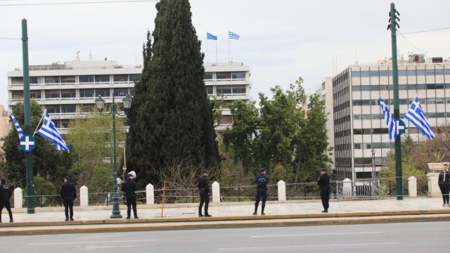 25η Μαρτίου – Κυκλοφοριακές ρυθμίσεις στην Αθήνα: Ποιοι δρόμοι θα κλείσουν, πώς θα λειτουργήσουν Μετρό και Τραμ