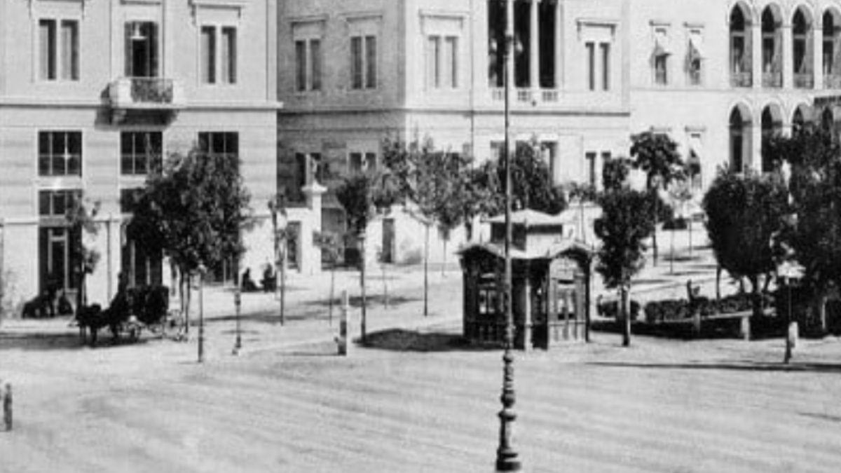 Κουίζ για την παλιά Αθήνα: Μπορείς να αναγνωρίσεις αυτή την πασίγνωστη πλατεία;
