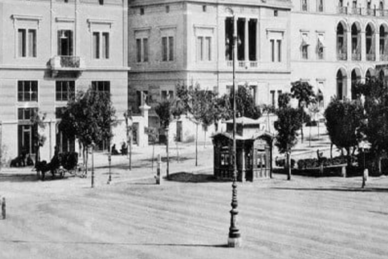 Κουίζ για την παλιά Αθήνα: Μπορείς να αναγνωρίσεις αυτή την πασίγνωστη πλατεία;