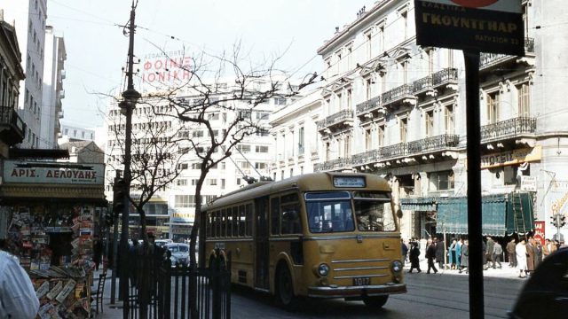 Κουίζ για την παλιά Αθήνα: Δύσκολα μπορείς να αναγνωρίσεις την οδό στην φωτογραφία – Είναι από τις πιο γνωστές