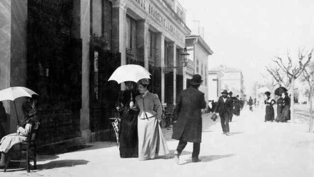 Κουίζ για την παλιά Αθήνα: Μπορείς να αναγνωρίσεις την οδό της φωτογραφίας; 