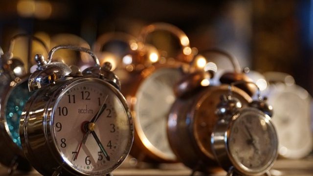 Πλησιάζει η στιγμή που τα ρολόγια θα πάνε… πίσω – Πότε αναμένεται αλλαγή στη θερινή ώρα