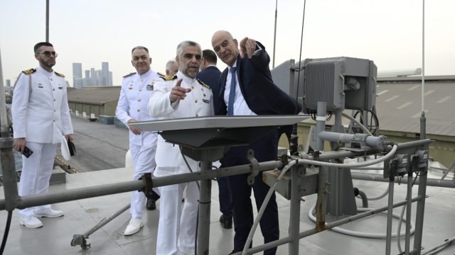 Κατά κύματα οι αυξήσεις στις Ένοπλες Δυνάμεις: Οι ανακοινώσεις Δένδια μετά την… προαναγγελία Μητσοτάκη
