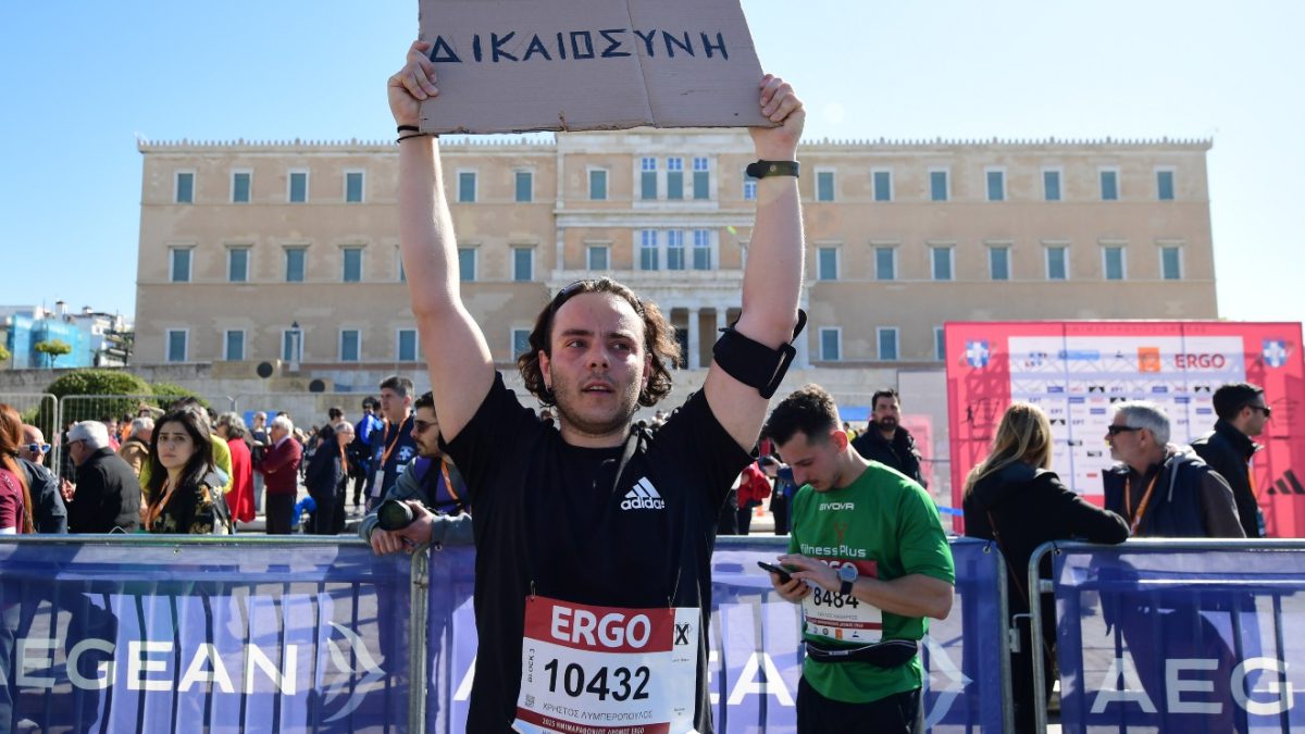 Αλληλεγγύη στον Ημιμαραθώνιο: Συμμετέχοντες έστειλαν ηχηρό μήνυμα για τα Τέμπη