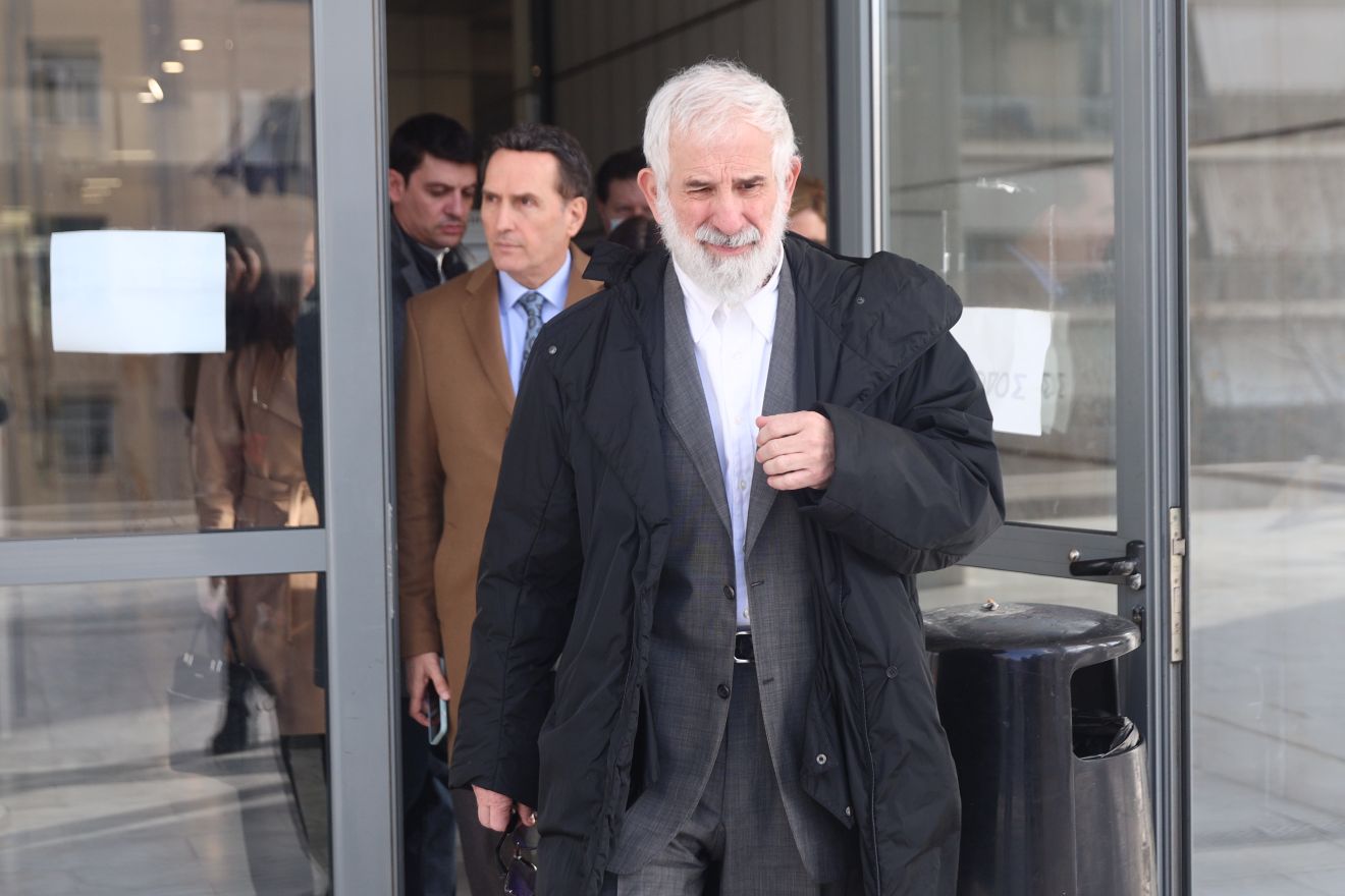 Δίκη Φιλιππίδη: Συγκλονίζει η δεύτερη καταγγέλλουσα – «Με είχε πιάσει από το σβέρκο και μου έβαλε το κεφάλι στα…»
