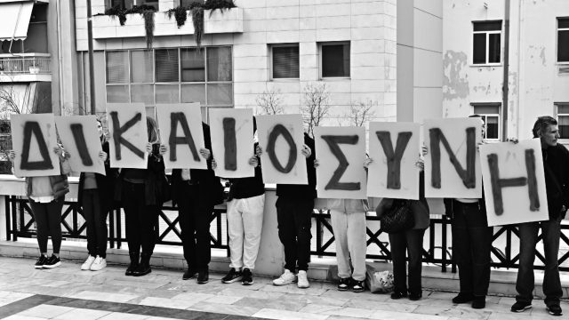 «Το δικαστήριο δεν θα δικαιώσει ψυχές, θα εμπεδώσει το αίσθημα ασφάλειας»: Μεγάλη ένταση στη δίκη για το Μάτι