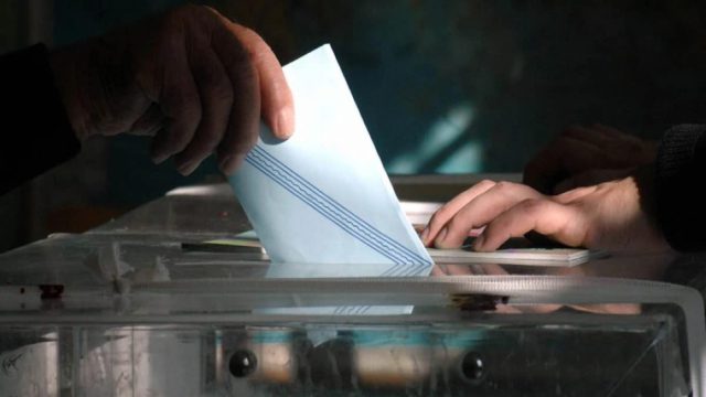Ανατροπή με τη δημοσκόπηση Pulse: Σαρώνει η «Πλεύση Ελευθερίας» – Άνοδος της «ΝΙΚΗΣ»