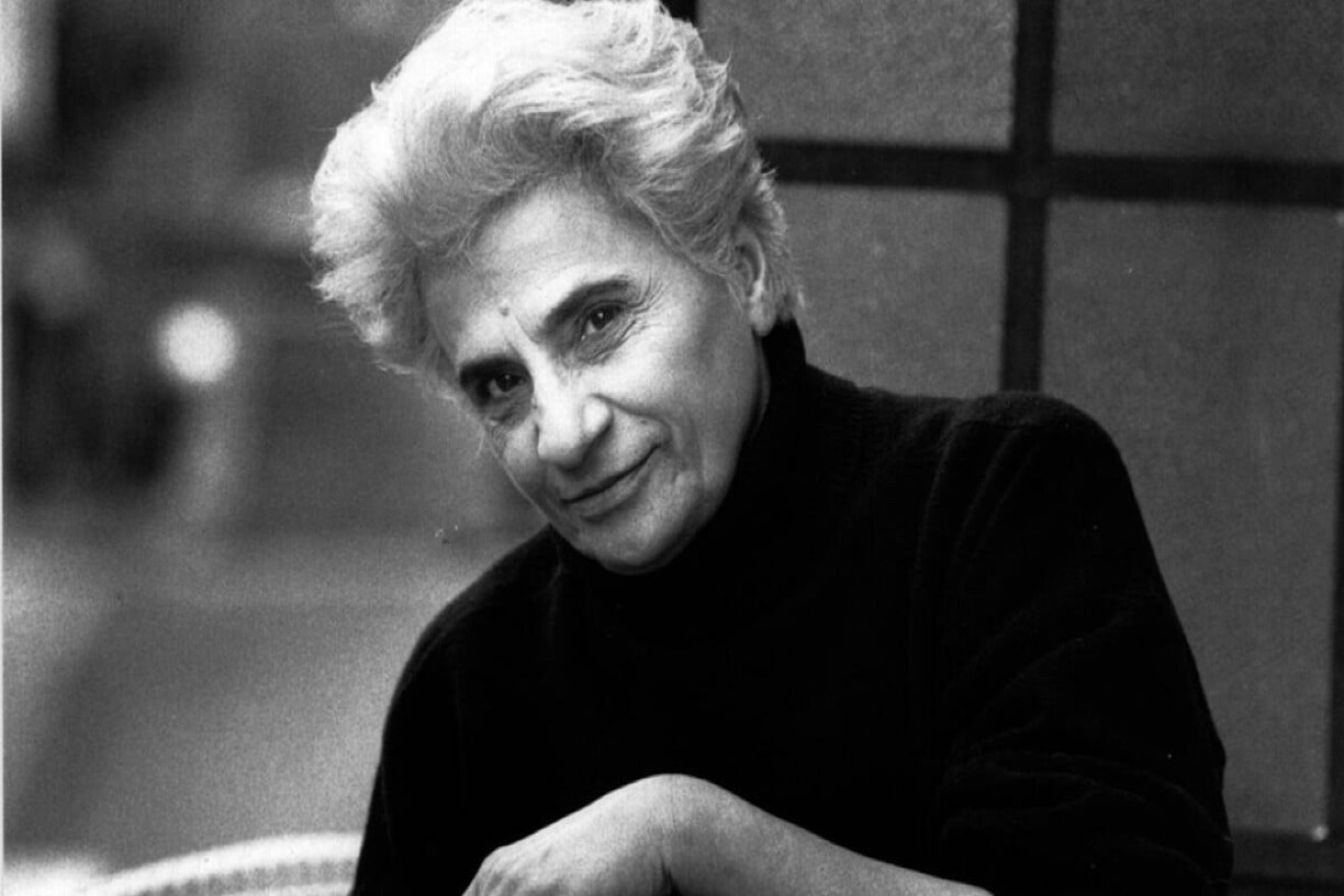 Δόμνα Σαμίου: Η εξέχουσα ερευνήτρια του δημοτικού τραγουδιού που έφυγε σαν σήμερα (10/03) από τη ζωή!