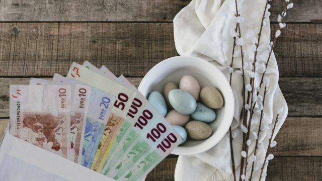 Δώρο Πάσχα 2025: Πώς υπολογίζεται, πότε καταβάλλεται – Οι κυρώσεις στους εργοδότες
