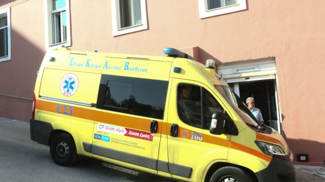 Θεσσαλονίκη: Καραμπόλα τριών αυτοκινήτων στον Τρίλοφο – Στο νοσοκομείο 4 άτομα