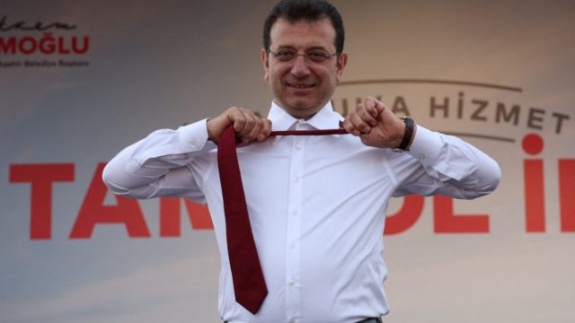Ποιος είναι ο «Έλληνας» Ιμάμογλου: Το αντίπαλο δέος του Ερντογάν, μιλάει και χορεύει ποντιακά και θέλει να πάρει την Πόλη