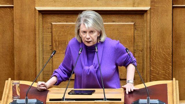Δεν πήρε χαμπάρι η Έλενα Ακρίτα: «Κι εγώ ΑμεΑ είμαι»