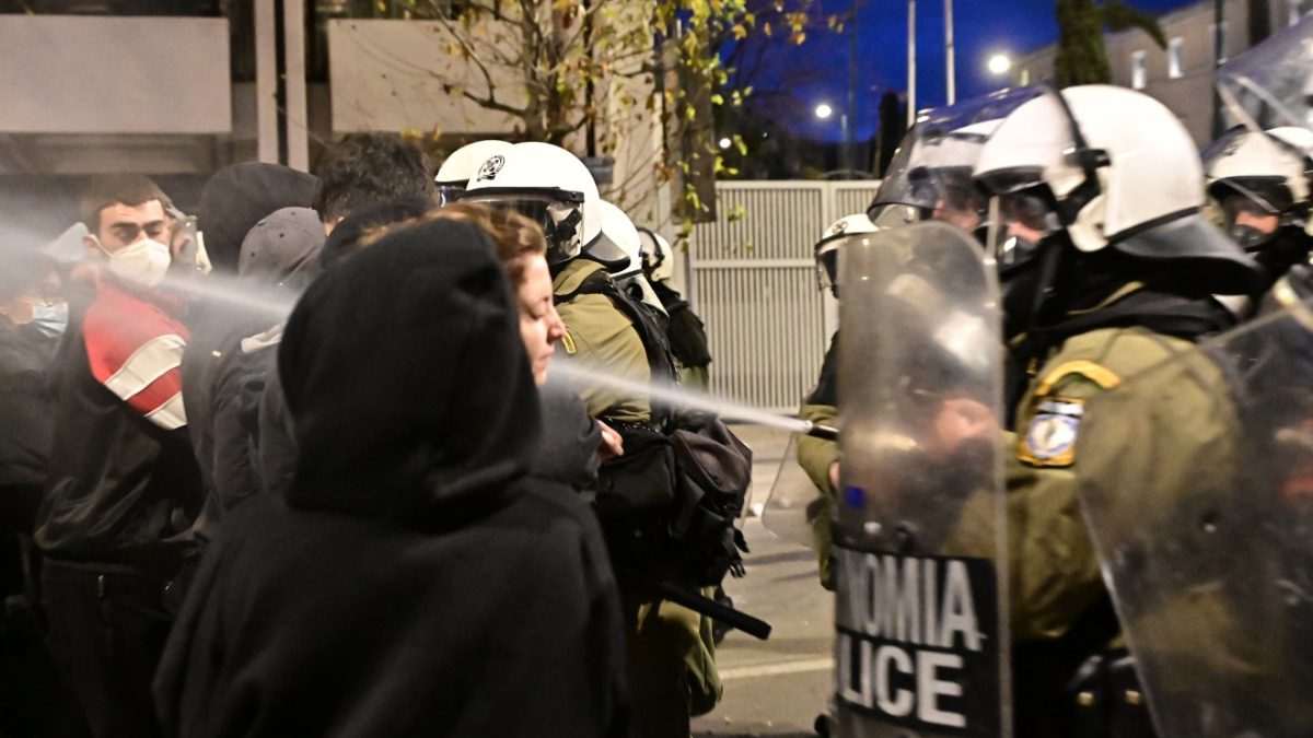 Η Αστυνομία εκτεθειμένη περισσότερο από ποτέ για τα επεισόδια στο Σύνταγμα: Η απάντηση για τις φωτογραφίες με κουκουλοφόρους