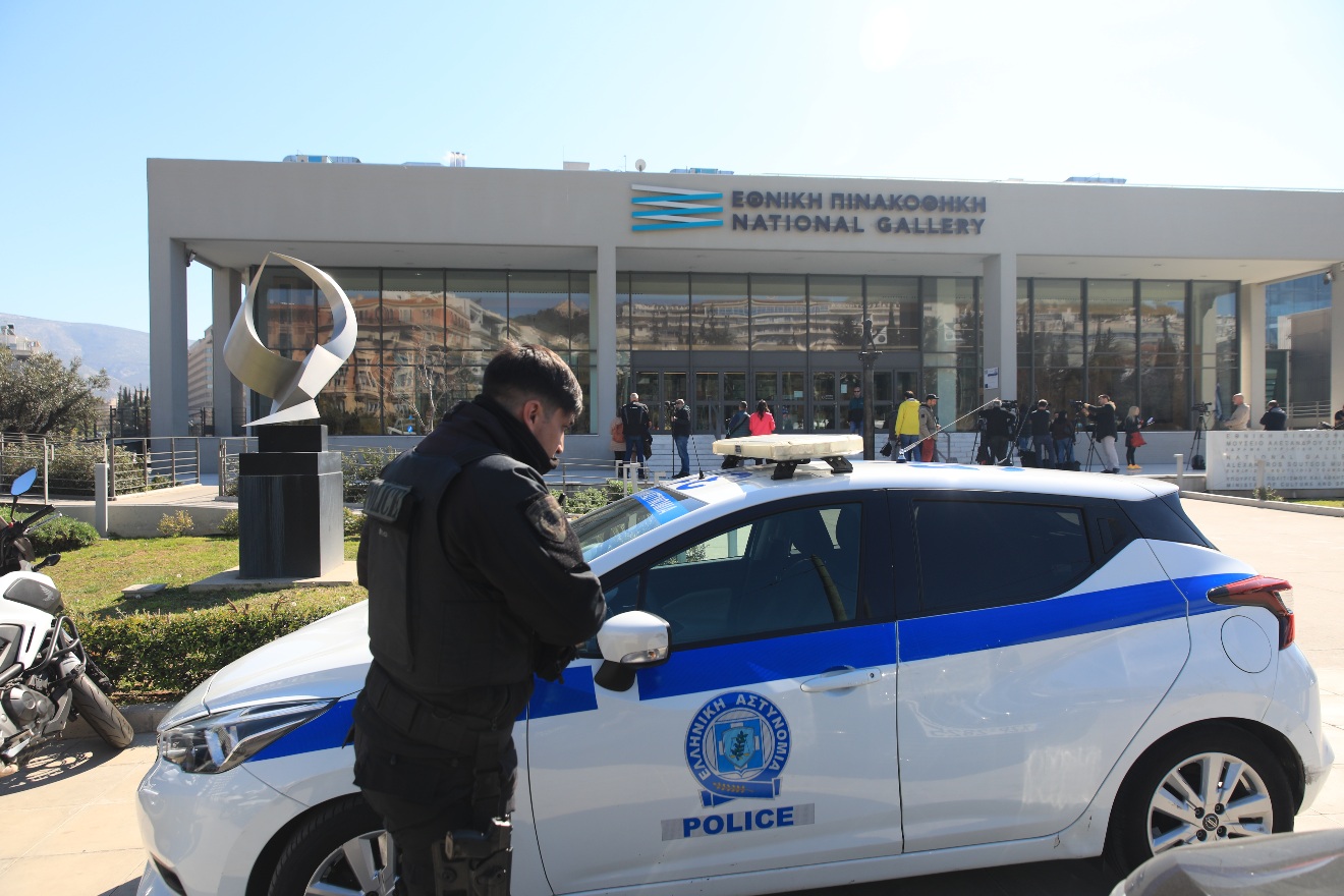 Ιερείς καταθέτουν μήνυση σε βάρος της Εθνικής Πινακοθήκης για τα εκθέματα που βανδαλίστηκαν