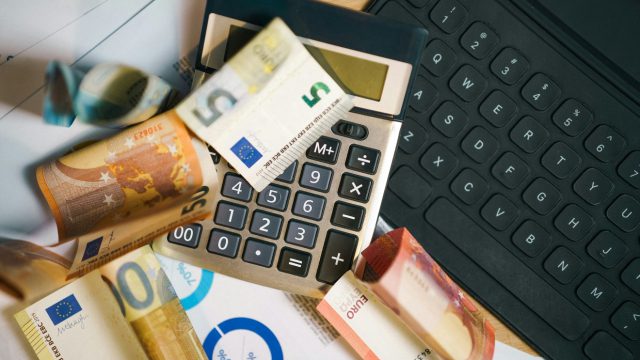 Αλλαγές στα επιδόματα του ΟΠΕΚΑ και της ΔΥΠΑ από 15 Μαρτίου