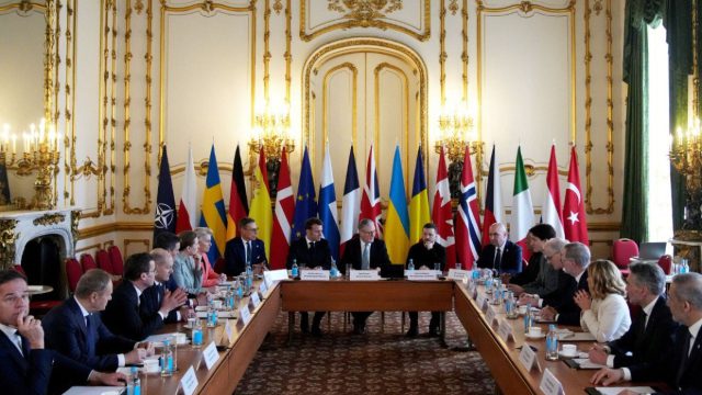 Έντονες αντιδράσεις για την απουσία της Ελλάδας από τη σύνοδο κορυφής για την Ουκρανία – Οι αιχμές της αντιπολίτευσης