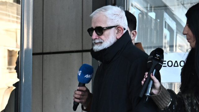 Δεν είναι μόνο οι γυναίκες – Διάσημος άνδρας ηθοποιός «καταστράφηκε» από τον Φιλιππίδη!