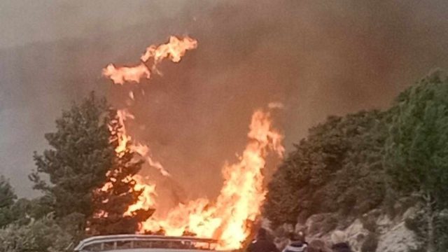Φωτιά στη Λευκάδα: Εκκενώνεται ο Άγιος Νικήτας – Ήχησε νέο μήνυμα του 112